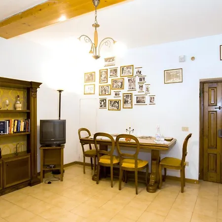 Cheap In The Old Village Apartment *