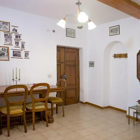 Cheap In The Old Village Apartment